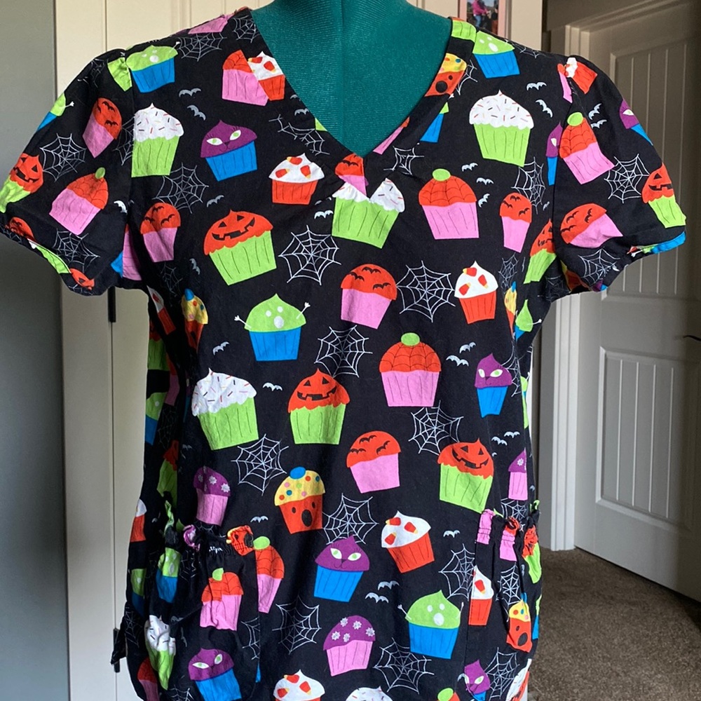 White Cross Halloween Cupcake Scrub Top size Large